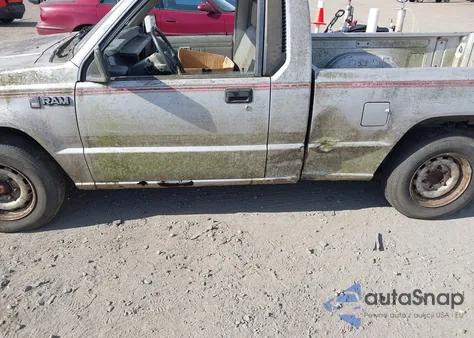 1987 Dodge Ram 50 z USA, uszkodzony, nr VIN JB7FL24D7HP001546